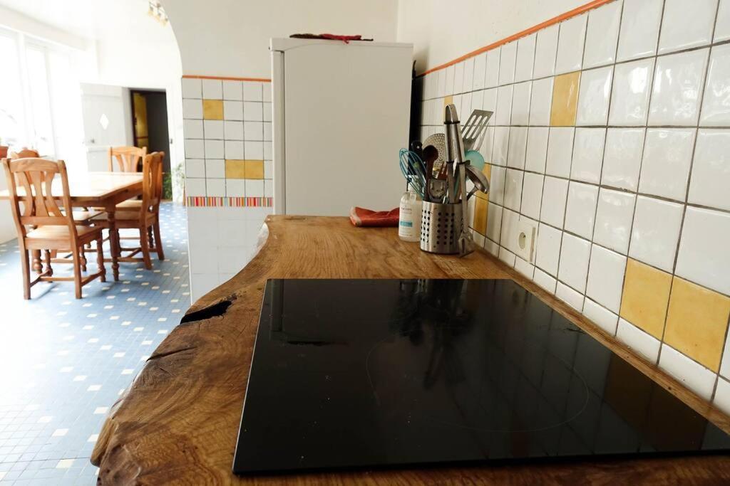 Gite Au Coeur D'Une Residence D'Artiste Saint-Aubin-de-Bonneval Exterior foto