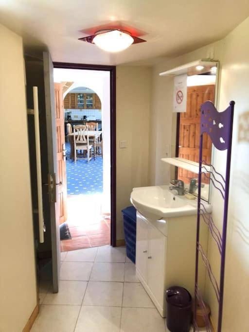 Gite Au Coeur D'Une Residence D'Artiste Saint-Aubin-de-Bonneval Exterior foto